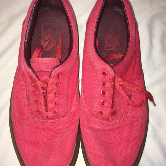 Red vans - Picture 3 of 6